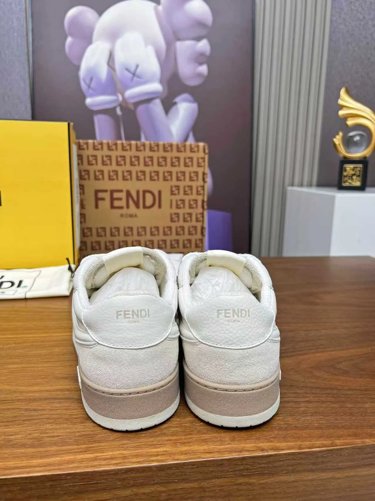 Factory price 660💰 Fendi·Fendi⛳️Hot-selling 35--45 couple model👫 FD match Original purchase for RMB14340 One-to-one reproduction Designer Kim Jones's first sneaker fendi match and Donkey brand Trainer basketball sneakers, fresh blood injected with FF retro design Super good-looking and versatile, the upper is made of cowhide and cowhide splicing combination, with concave and convex double F on the side The logo lining is made of terry velvet 🤗Super soft on the feet, lightweight and comfortable to match with a sweatshirt, original full package! ✦ Fabric: cowhide + cowhide color matching ✦ Lining: original terry velvet lining ✦ Sole: original molded multi-color color matching sole ✦ Sole: mesh injection molding pad ✦ Sole thickness: 3.5cm ✦ Female size: 35--40, female 40 customized ✦ Male size: 39--45, male 45 customized